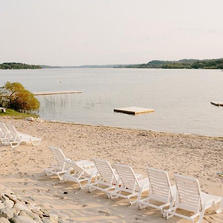 Fountain Point Hotel Suttons Bay ภายนอก รูปภาพ