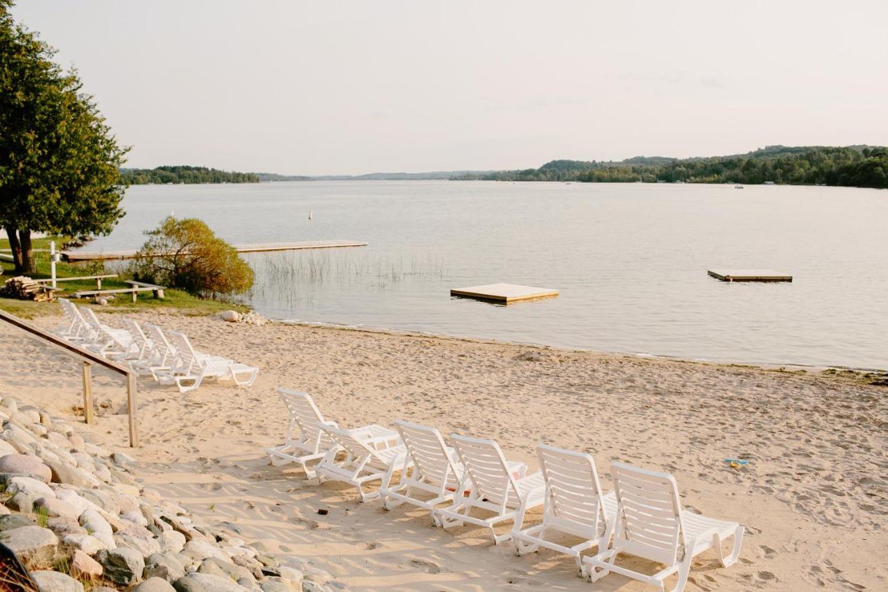 Fountain Point Hotel Suttons Bay ภายนอก รูปภาพ